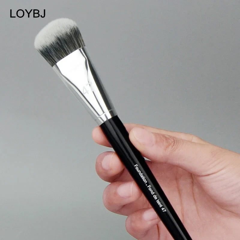 Blushimmer LOYBJ Professional Foundation Brush with 47 Broom Head for liquid foundation, concealer, and face makeup application.
