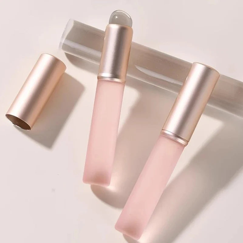 Soft silicone round lipstick brush by Blushimmer, ideal for precise makeup application and professional lip makeup.