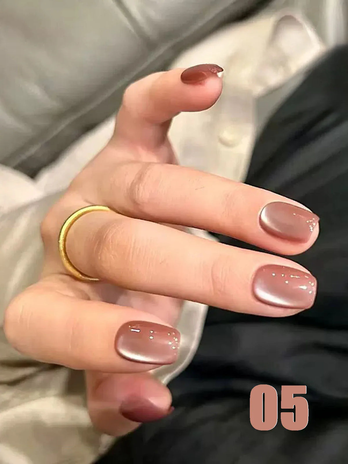 Blushimmer Mianel 12ml Emperor Green Cat Eye Gel Nail Polish with whitening effect, suitable for nail salons and green nails.