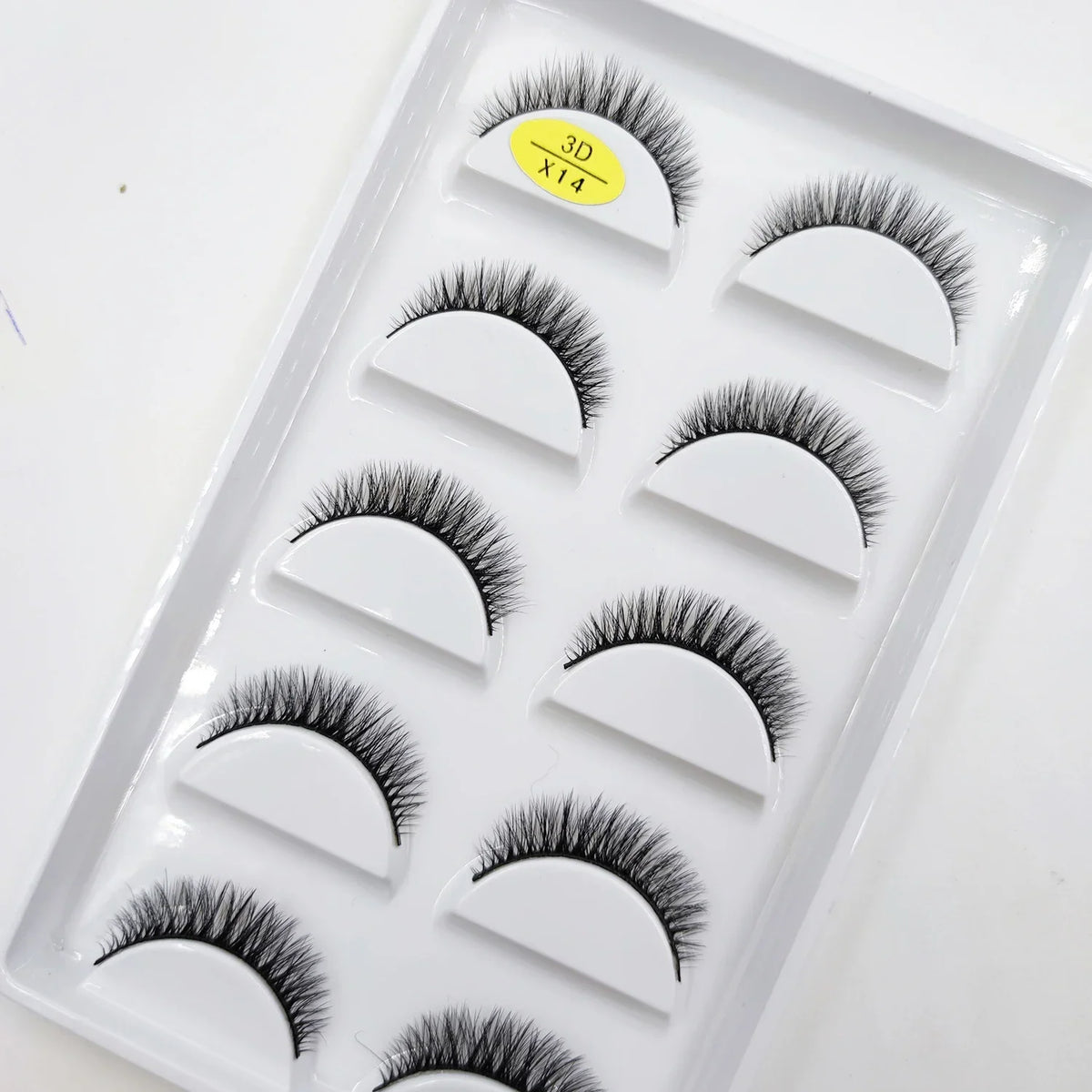 Set of 5 pairs of Blushimmer 3D Mink false eyelashes with natural volume, perfect for makeup and beauty enhancement.