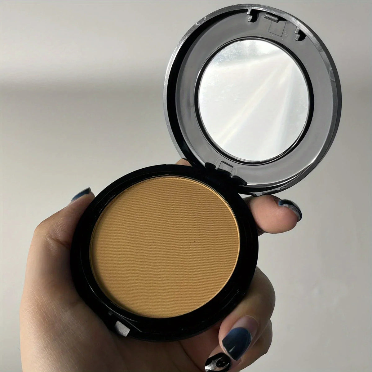 Blushimmer oil-control long-lasting face concealer and matte mineral bronzer for dark skin with contouring and finishing powder.