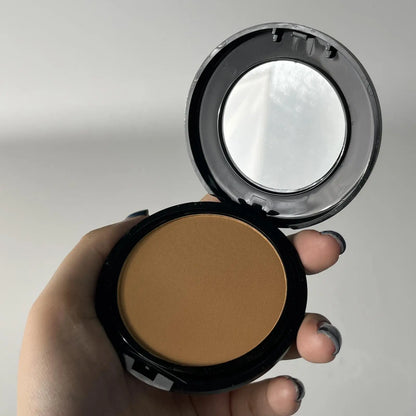 Blushimmer oil-control long-lasting face concealer and matte mineral bronzer for dark skin, showing powder and contour application.