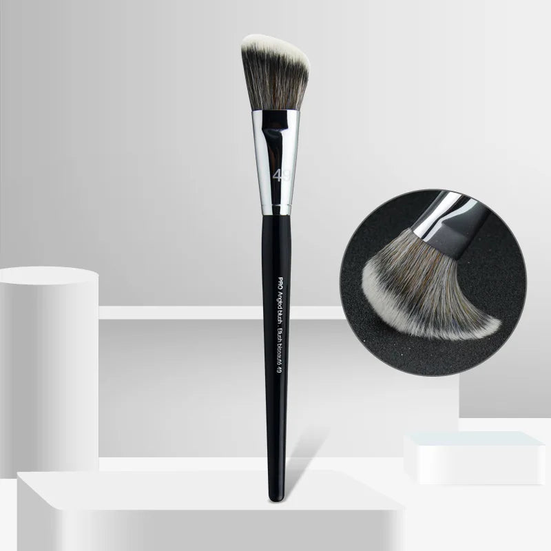 Blushimmer LOYBJ professional foundation brush with 47 broom head for liquid foundation, concealer, and face makeup application.