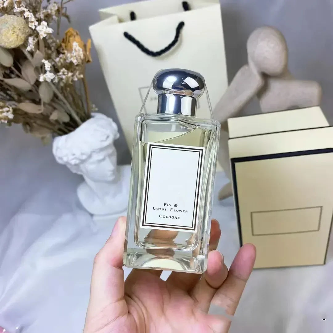 Blushimmer Daily Hot perfume spray for women and unisex, long-lasting blossom fragrance in a 100ml bottle.