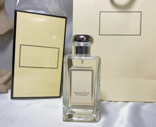 Blushimmer Daily Hot perfume spray for women and unisex, long-lasting blossom scent in 100ml bottle.