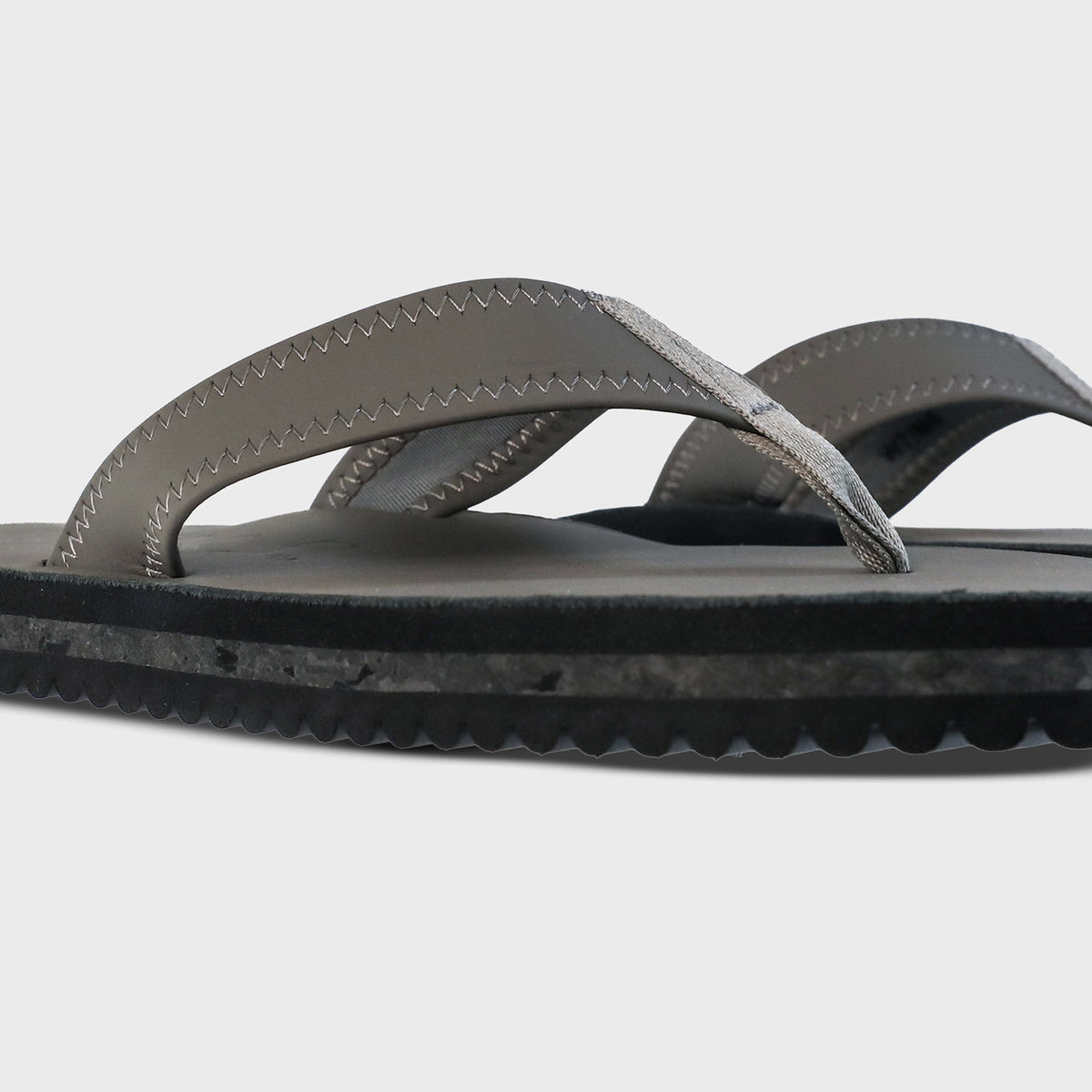 Fleks Seagrove Flip Flop in Nightfall color, side profile showing comfortable sole and stylish strap design.