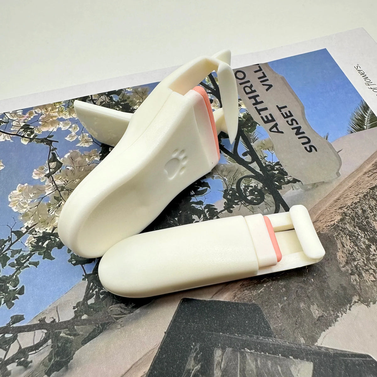 Wholesale Blushimmer 2-piece cat claw eyelash curler set with wide angle design for all eyelash shapes, long-lasting makeup tool