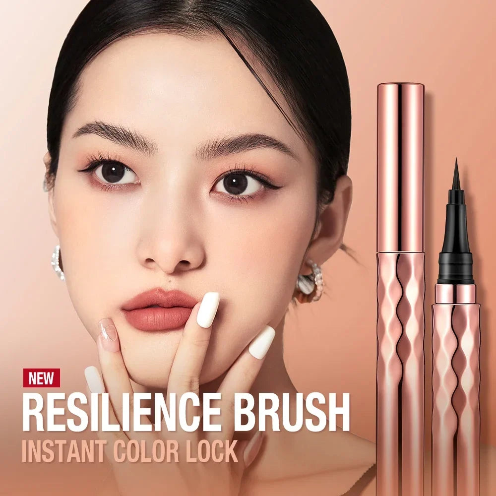 Blushimmer O.TWO.O Slim Liquid Eyeliner in black, waterproof and long-lasting, with a precise applicator for defined eye looks.