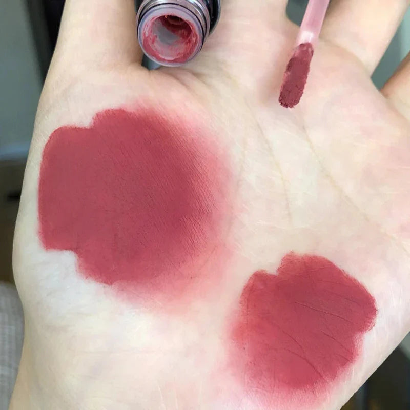 Blushimmer velvet matte mist lip gloss in a waterproof, smudge-proof liquid lipstick with a non-stick, fade-resistant finish.