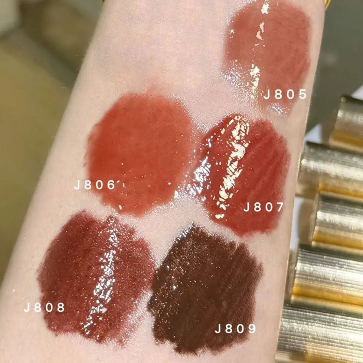 Girlcult Unreal Lip Gloss by Blushimmer with high shine, water gloss finish, plumping effect, non-sticky, ideal for a luminous holiday look