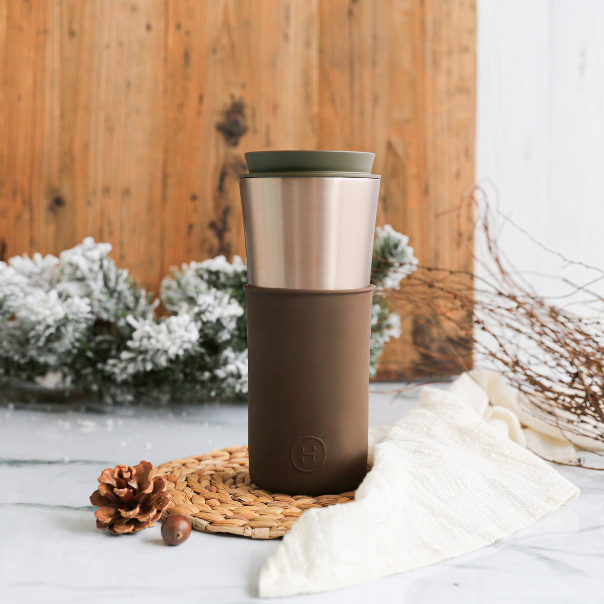 Metallic fir-colored HYDY travel mug with mocha finish, 15 oz capacity, stainless steel body, and secure lid for hot drinks.