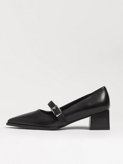Women's black leather shoes by L'ARTE MILANO, stylish footwear with sleek design and polished finish.