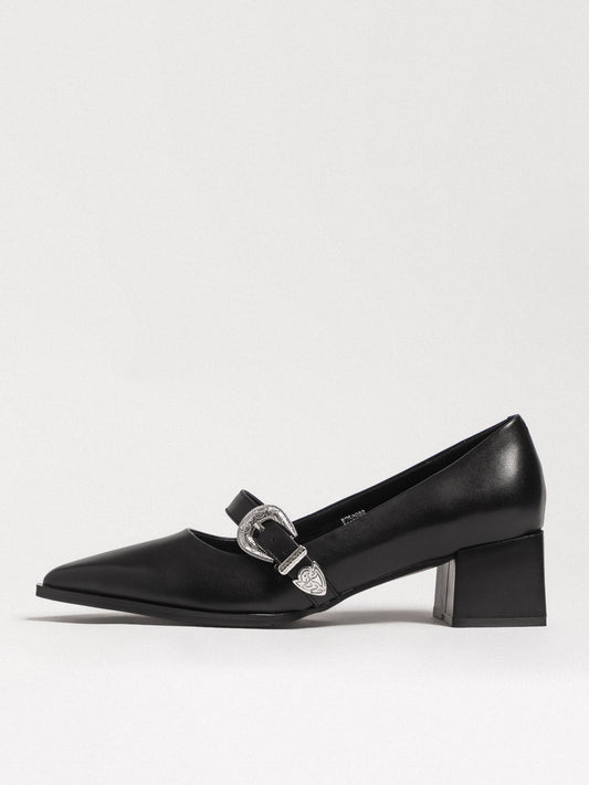 Women's black leather shoes by L'ARTE MILANO, stylish footwear with sleek design and polished finish.