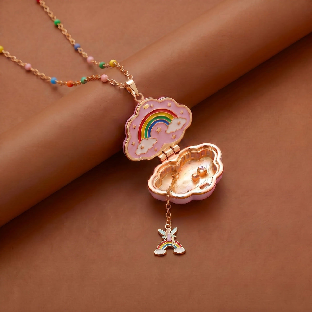 Cloud-shaped open-and-close pendant necklace by My Store