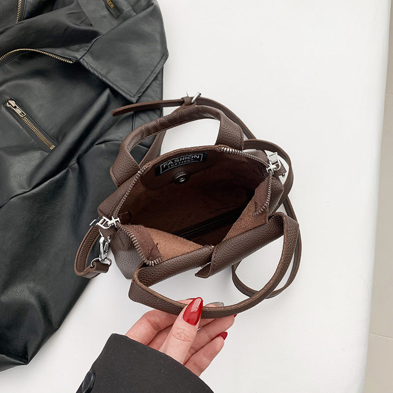 Stylish simple versatile shoulder crossbody handbag in a modern design