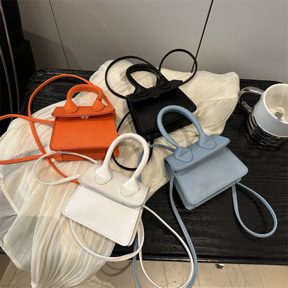 Korean-style simple elegant versatile shoulder bag in a minimalist design