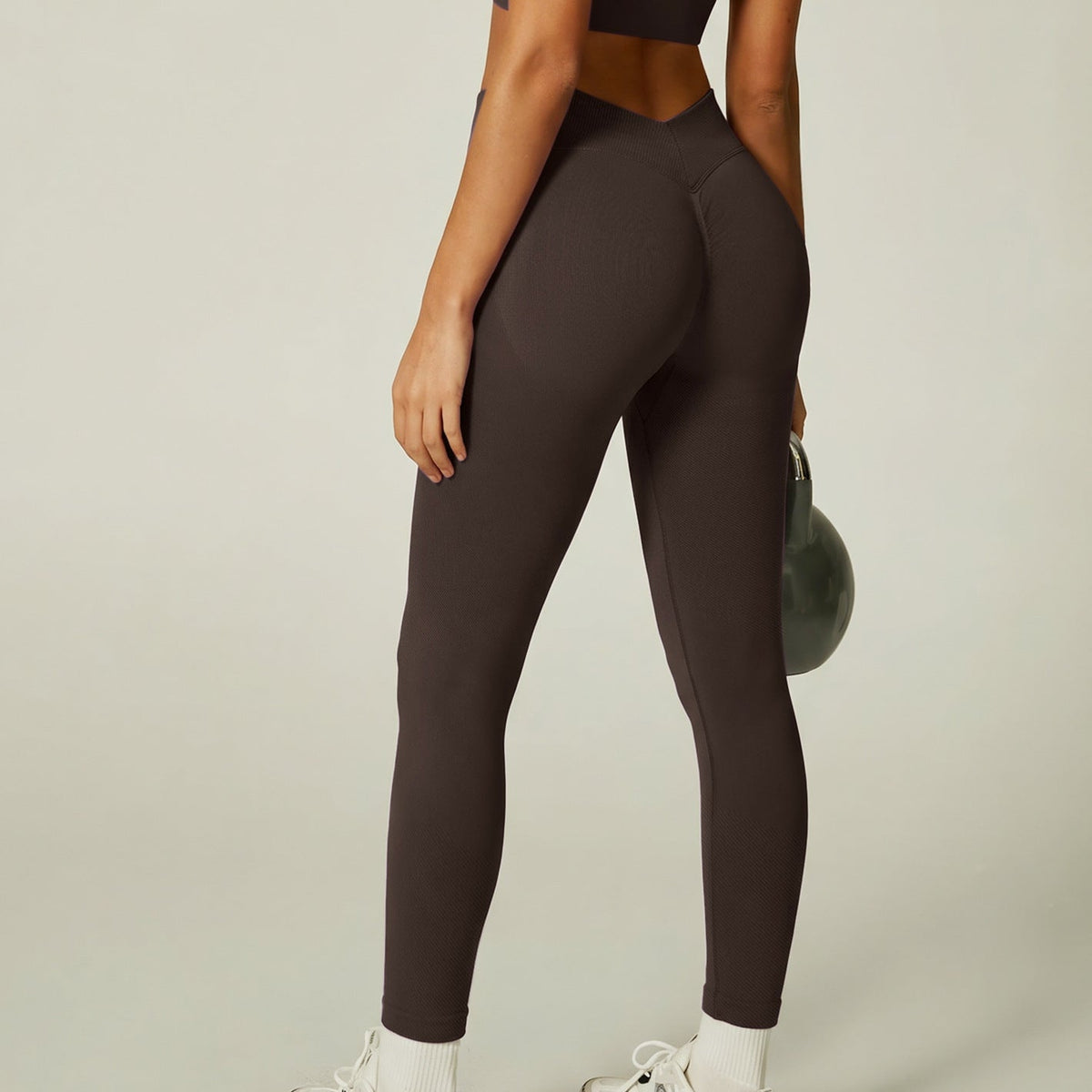 High-waisted quick-drying yoga pants in a tight fit, shown in a solid color with a stretch waistband