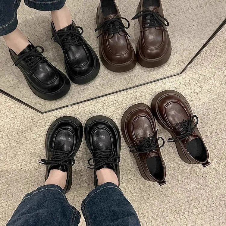 Black lace-up leather work shoes for comfortable commuting