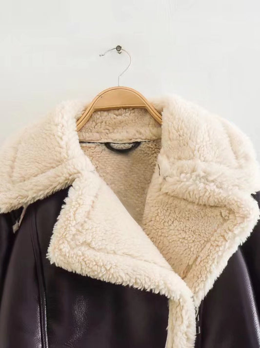 Women's short lapel long sleeve slim fashion jacket in a tailored silhouette