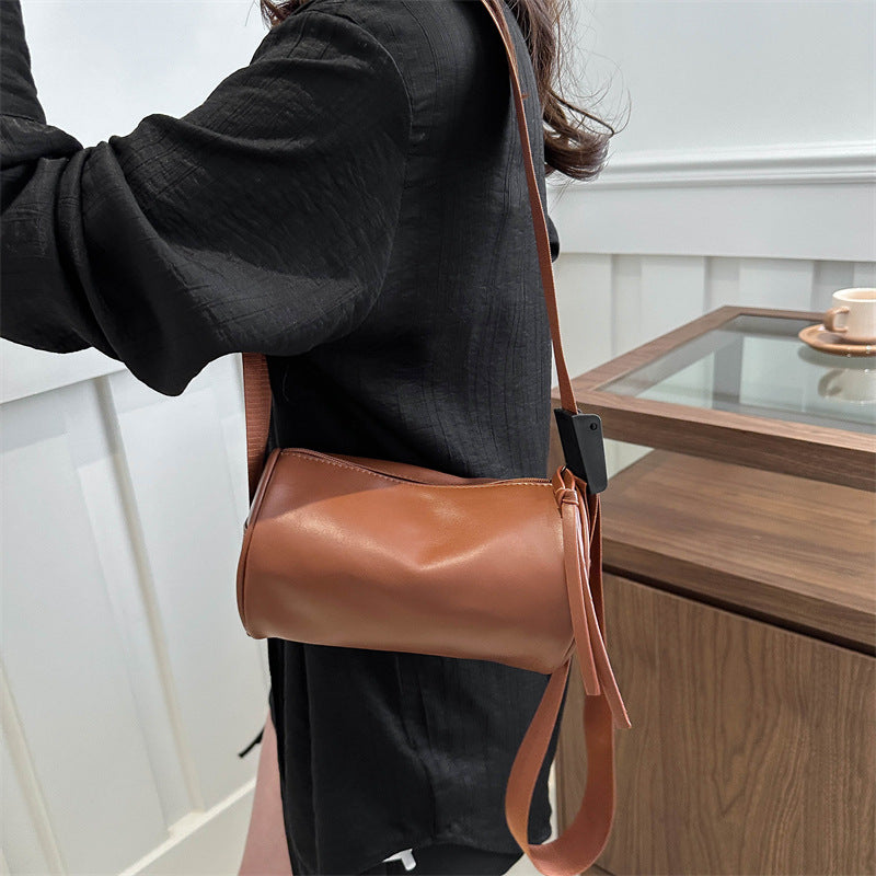 Simple fashion crossbody shoulder bag in a minimalist design