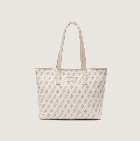 Large capacity shoulder handbag for all-match commuting, featuring a spacious design and comfortable shoulder strap