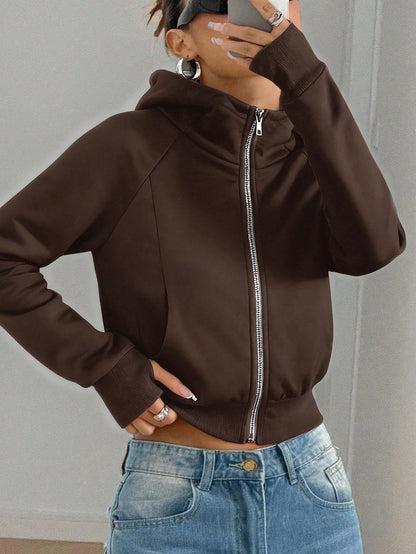 Solid-color cropped hooded sweatshirt for women in a simple, casual design