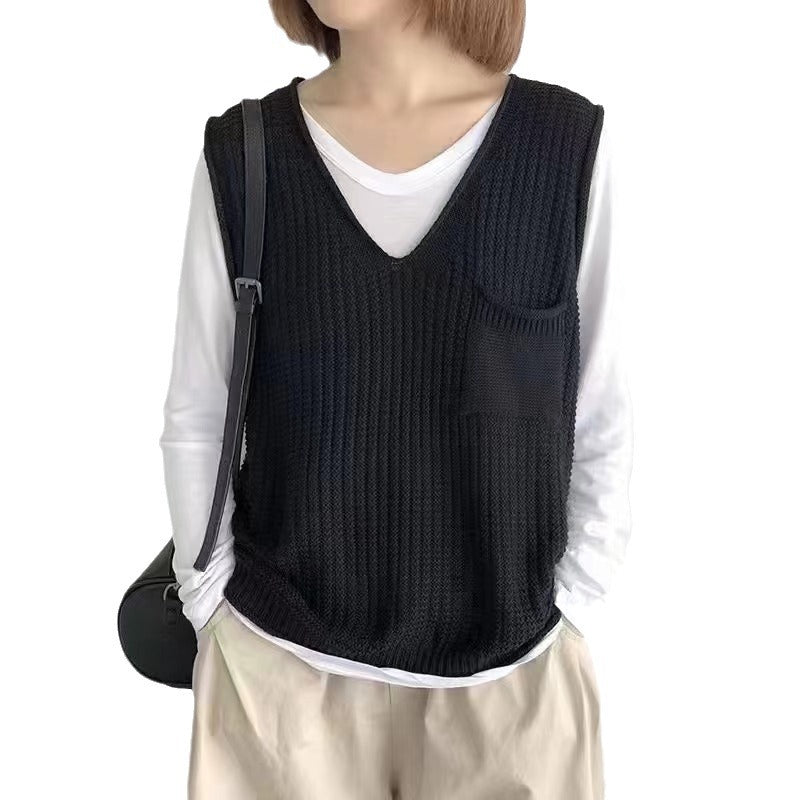 Simple V-neck artistic knit vest in textured patterned design