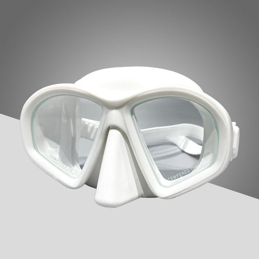 Diving mask swimming goggles in a streamlined design for underwater viewing