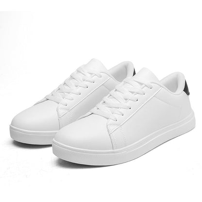 Men's casual lightweight soft-soled sneakers in a comfortable everyday style