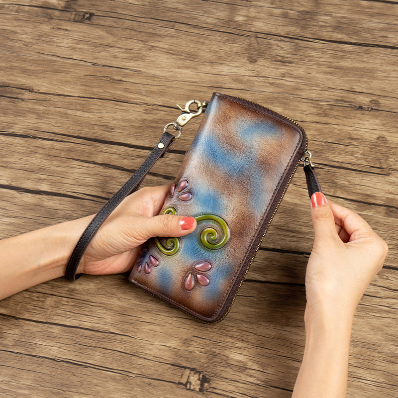 Women's retro casual zipper wallet with compact design and secure zip closure