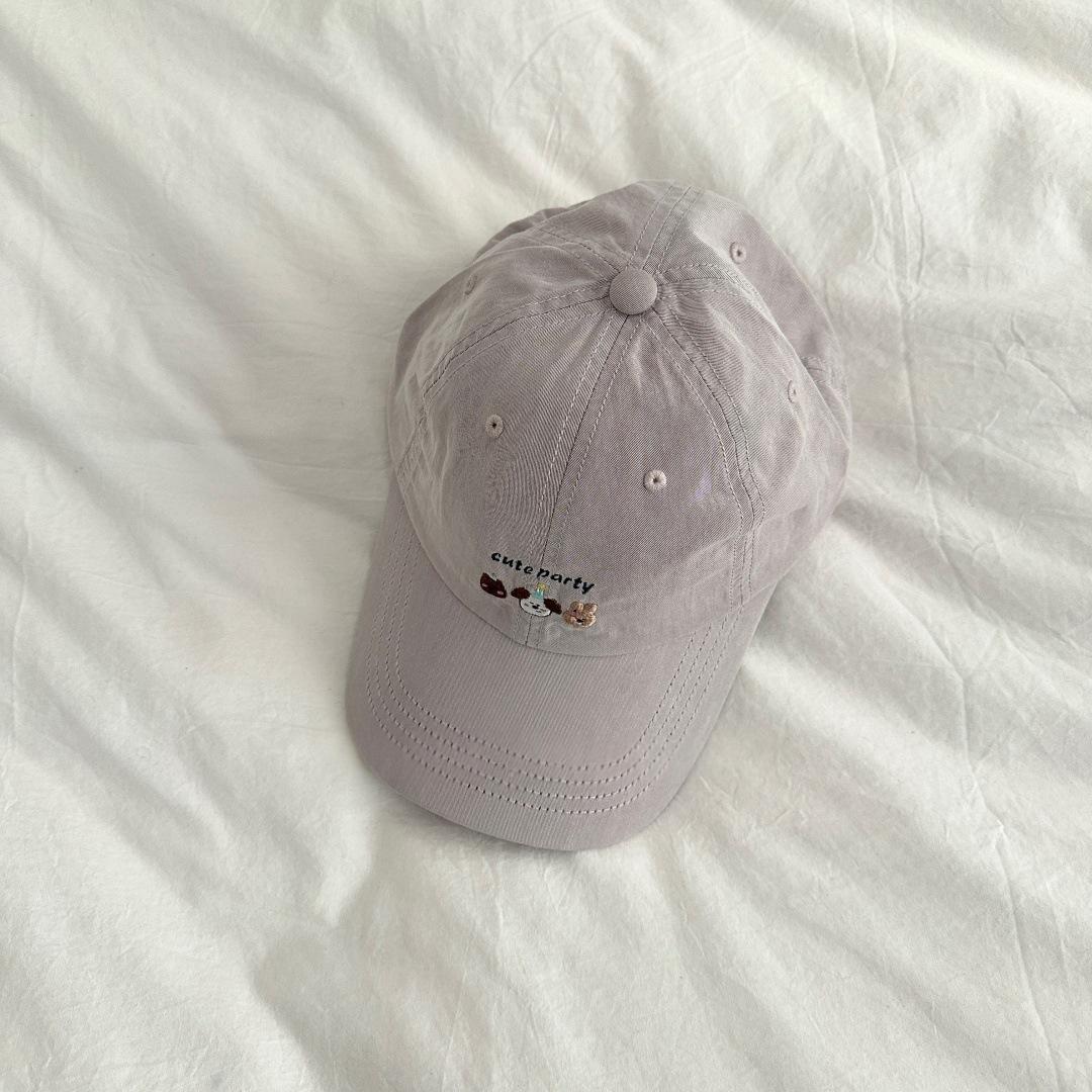 Outdoor casual preppy-style baseball cap in a versatile design