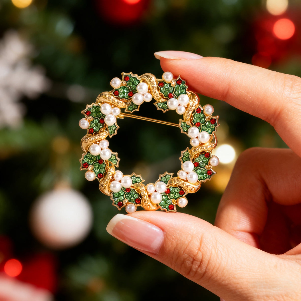 Diamond-encrusted Christmas wreath brooch for clothing, featuring sparkling stones and festive green-red accents