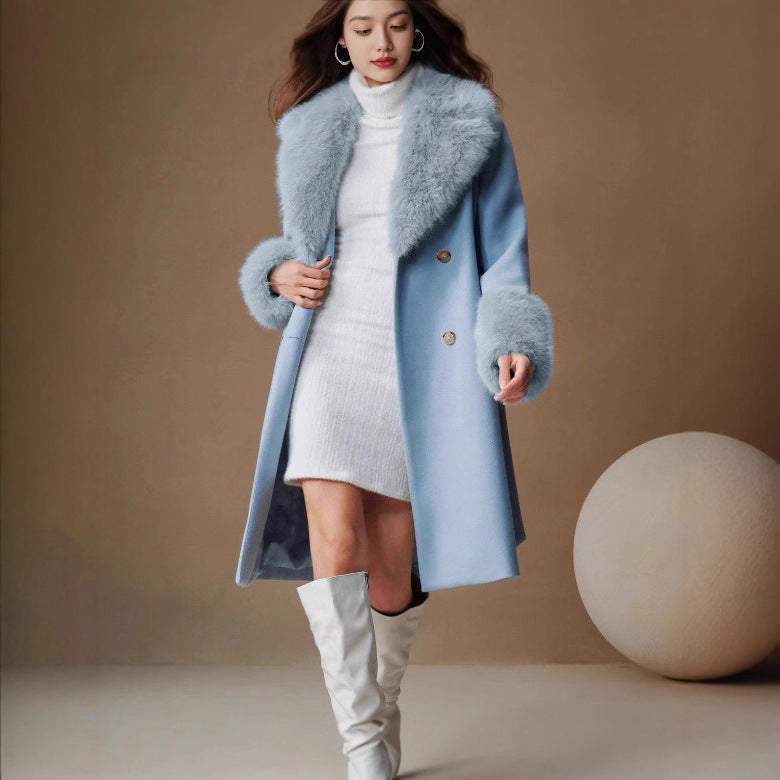 Detachable fur-trimmed elegant wool coat in a sophisticated design