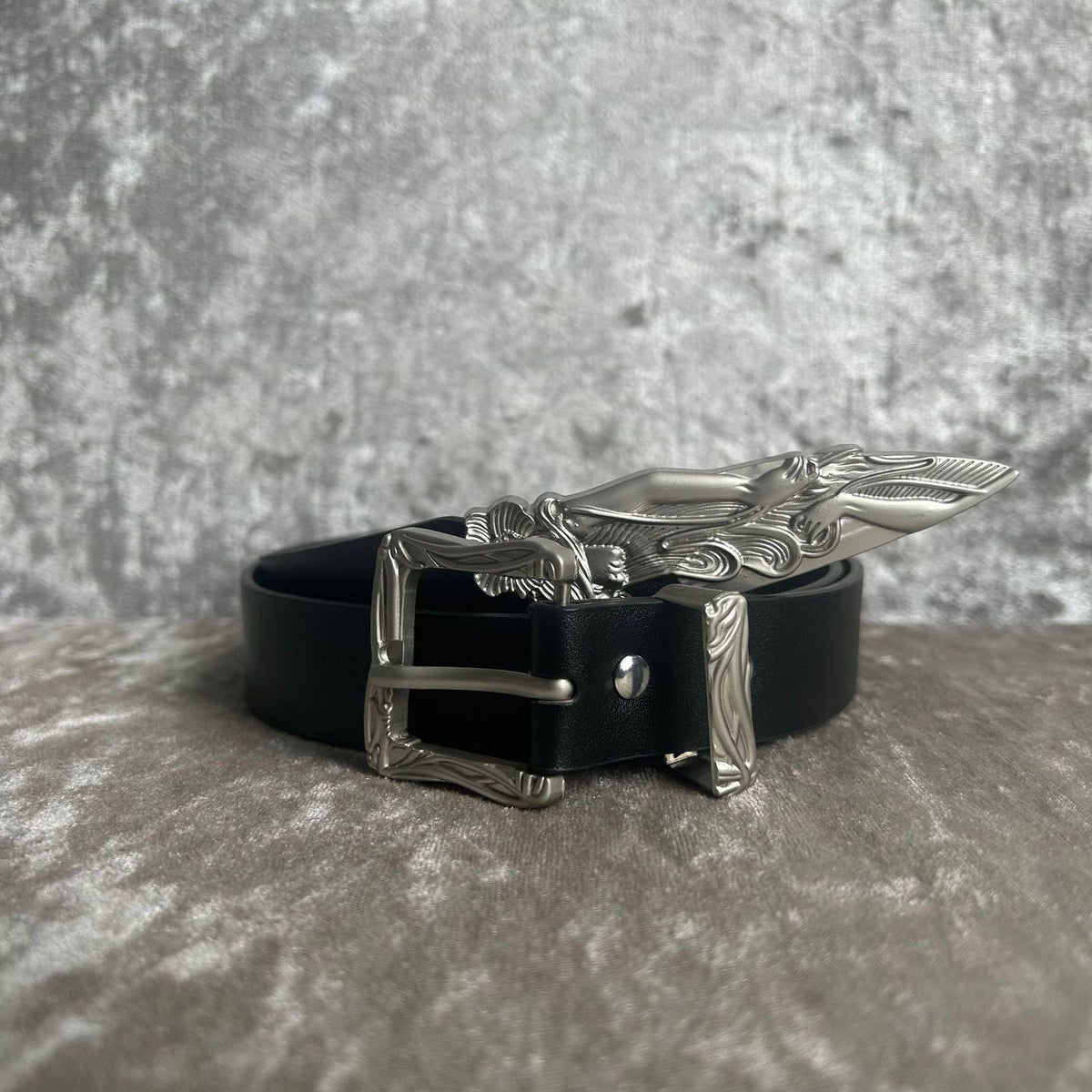 Unisex stylish versatile trendy belt in a classic design