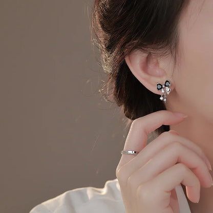 Silver inlaid zircon clover tassel earrings for women, delicate chain pendant earrings, party jewelry and accessories.