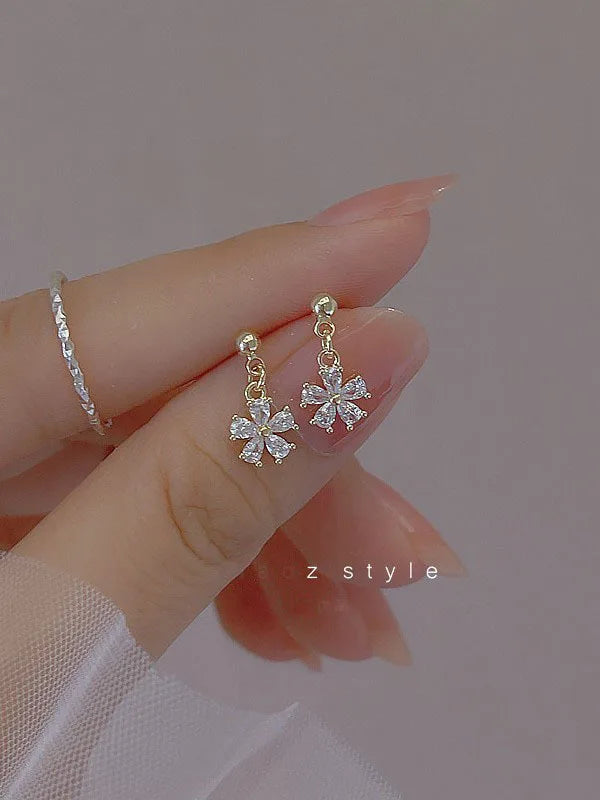Silver zircon inlaid clover tassel earrings for women with delicate chain pendants, perfect for party jewelry and accessories.