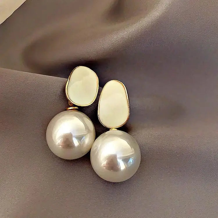 Large gold crystal pearl drop earrings for women, stylish Korean and European fashion jewelry, suitable for parties and special occasions.