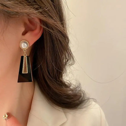 Large gold crystal pearl drop earrings for women, stylish Korean and European American fashion jewelry, perfect for parties.