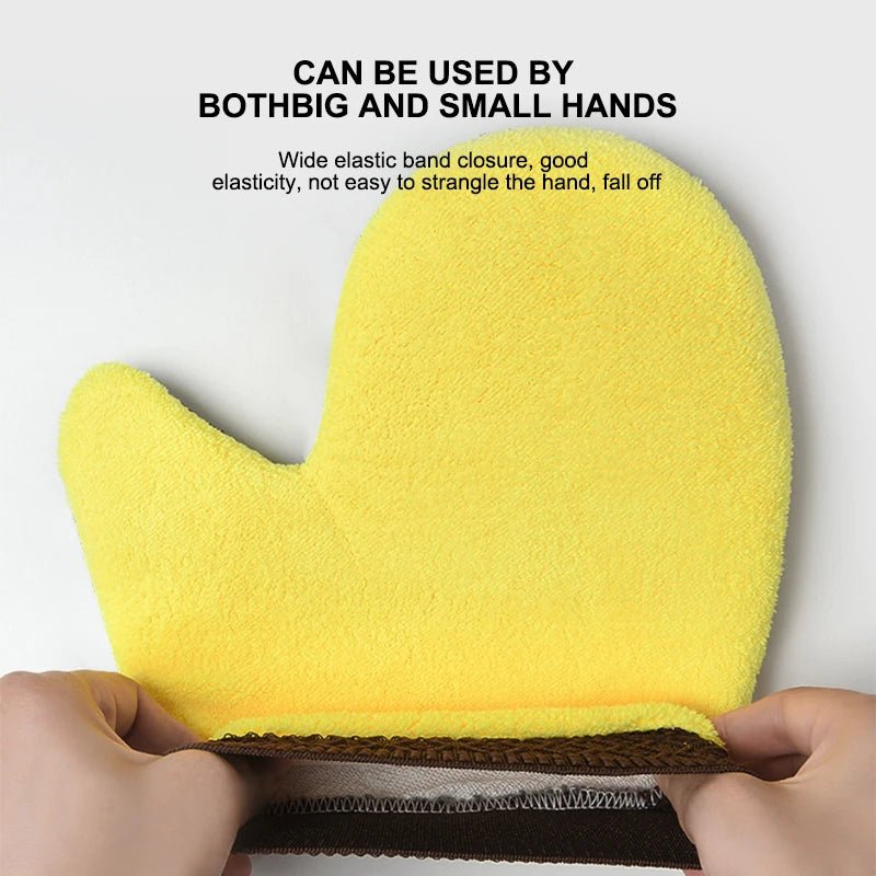 Microfiber car washing glove by BACKUPMYFILESNOW.COM®, double-faced coral fleece for effective car detailing and cleaning.