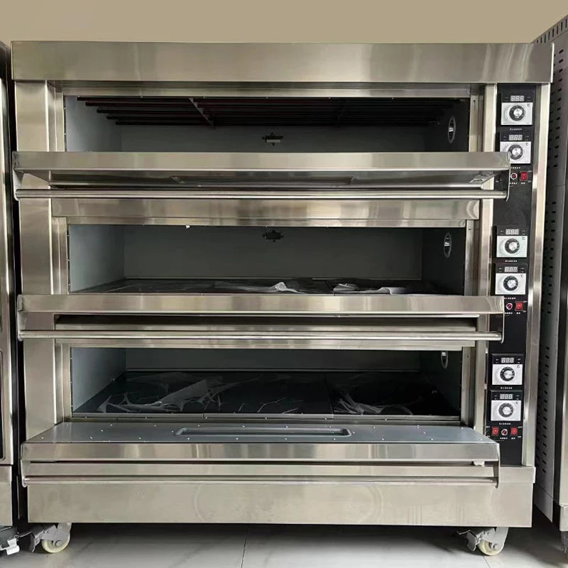 Electric commercial large-capacity oven with three layers and six plates, used for baking pizza, bread, and cakes.