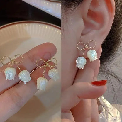 925 silver needle green flower earrings for women, Korean fashion jewelry with zircon leaf design and stud style.