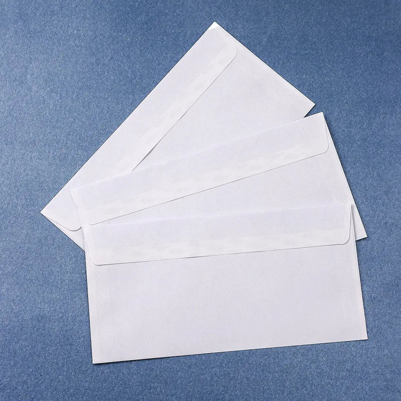 Pack of 10/20/30/50/100 white windowless envelopes, secure business style, A4 paper and invoice holder, self-sealing design.