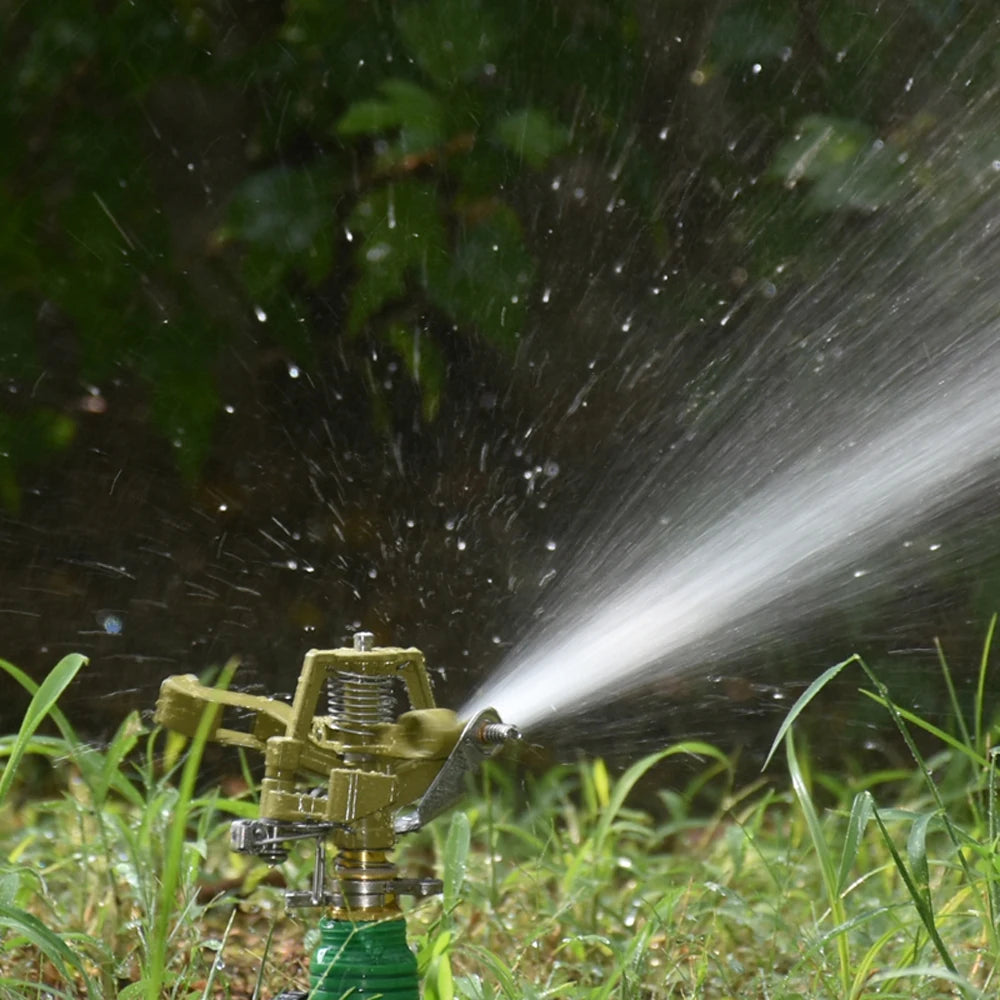 Metal pulsating lawn sprinkler with 360-degree rocker arm, suitable for garden irrigation, 1/2 to 3/4 inch size, for even watering