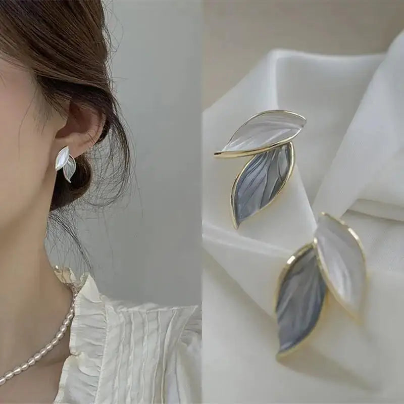 925 silver Korean fashion pearl tassel earrings for women with zircon accents, featuring elegant pearl and crystal details.