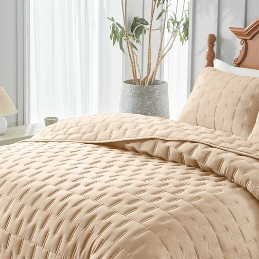 Gray king-size quilt bedding set with soft, lightweight bedspread, pillowcases, and quilted coverlet for all-season comfort.