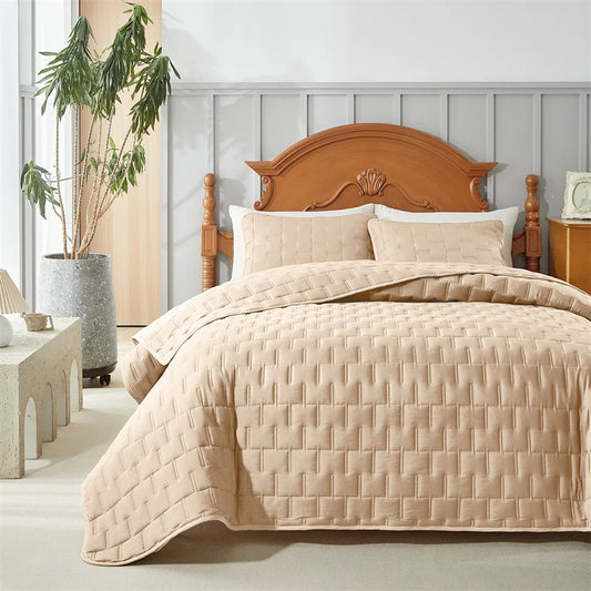 Gray quilt bedding set with pillowcases, lightweight soft bedspread and coverlet for all-season comfort, king size from BACKUPMYFILESNOW.COM®