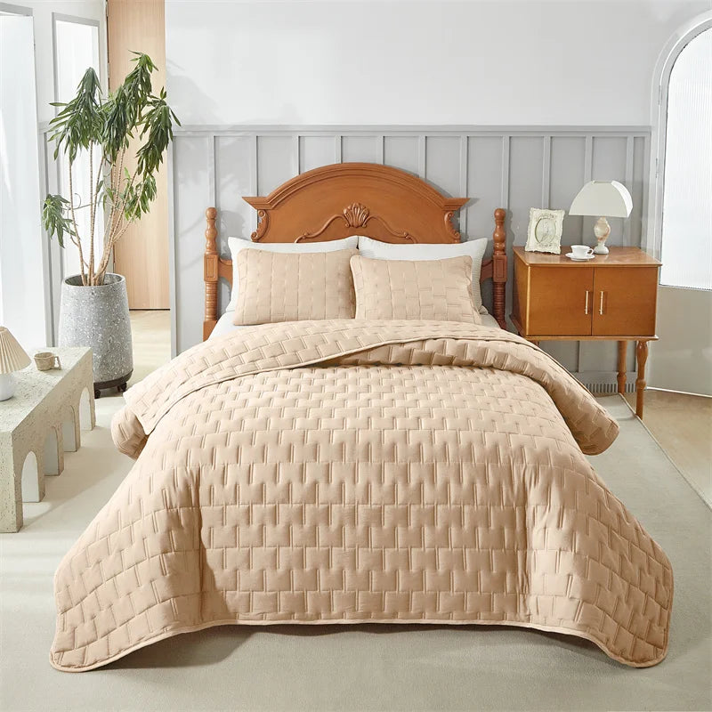 Gray king-size quilt bedding set with pillowcases, lightweight soft bedspread, quilted blanket, all-season bed cover from BACKUPMYFILESNOW.COM®