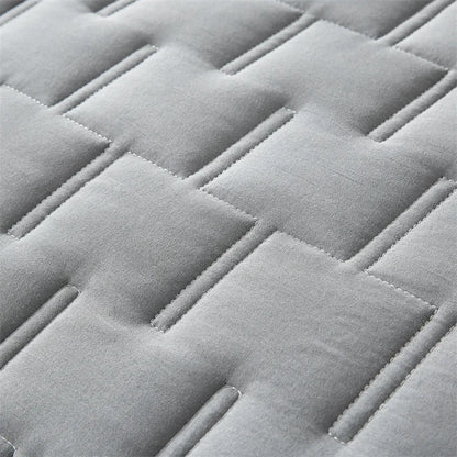 Gray quilt bedding set with pillow cases, lightweight soft bedspread, quilted blanket, king size, all-season comfort for cozy beds.