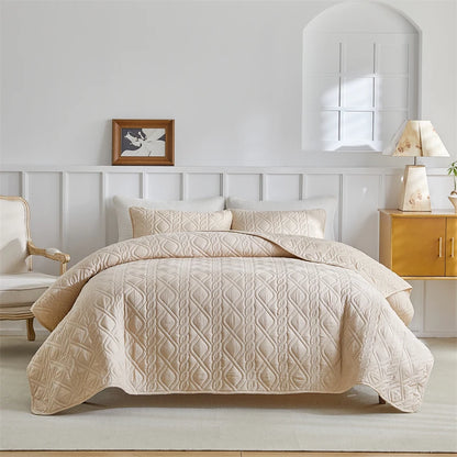 Gray king-size quilt bedding set with soft quilted bedspread, pillowcases, lightweight all-season comforter, from BACKUPMYFILESNOW.COM®.