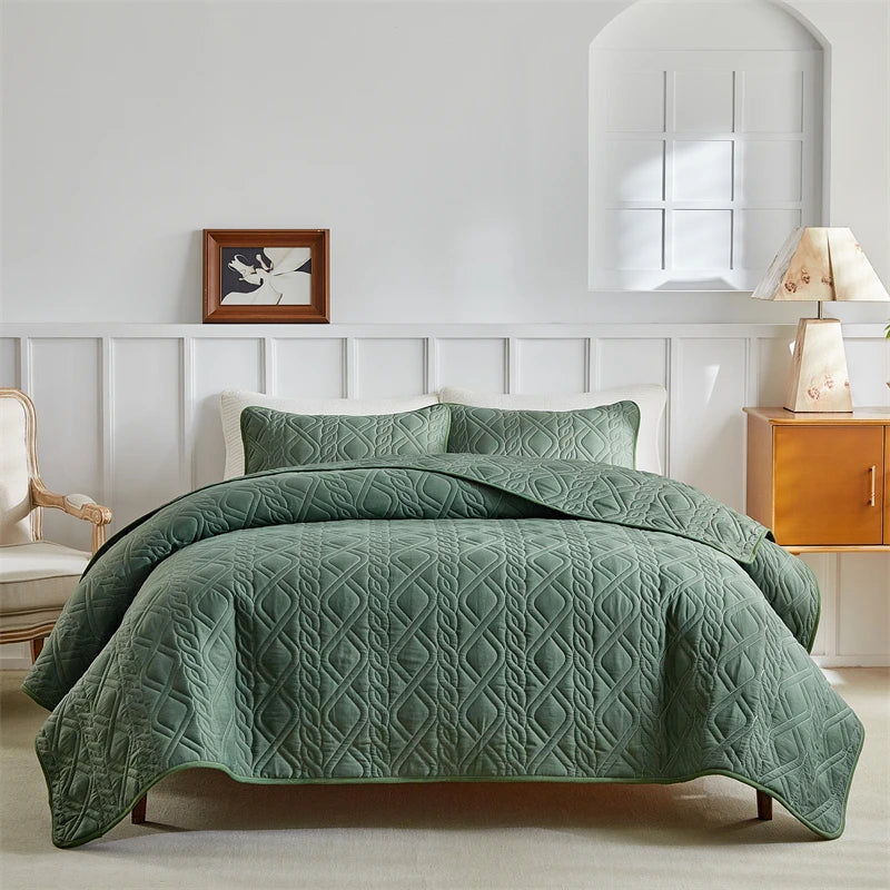 Gray king-size quilt bedding set with pillowcases, lightweight soft bedspread, quilted blanket, all-season comforter from BACKUPMYFILESNOW.COM®